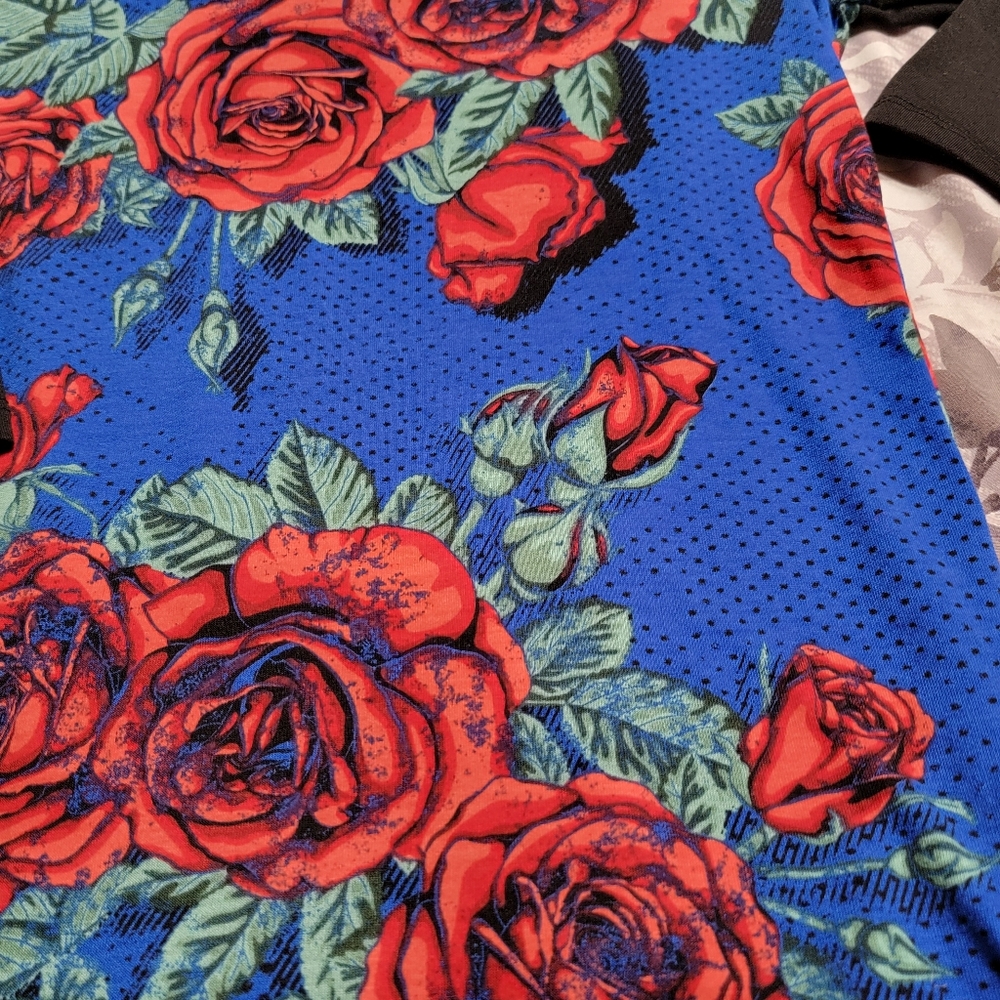 Lularoe Randy tee - Picture 2 of 4